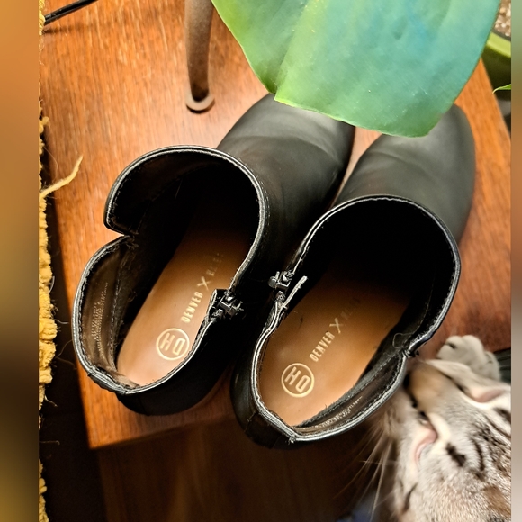 Denver Hayes Ankle Boots - Picture 7 of 7